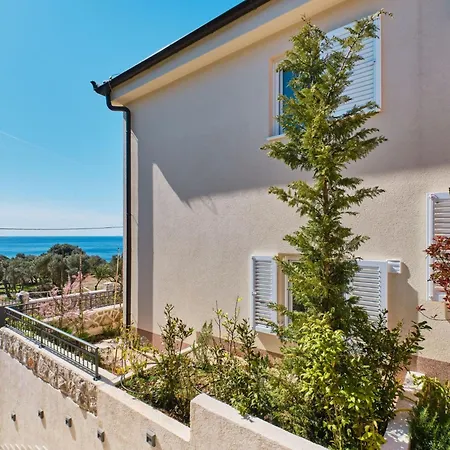 Mea Cres Sonnenvilla By Interhome Miholascica