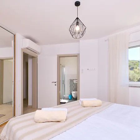 Holiday home Mea Cres Sonnenvilla By Interhome