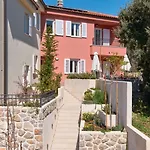 Mea Cres Sonnenvilla By Interhome Hébergement de vacances *